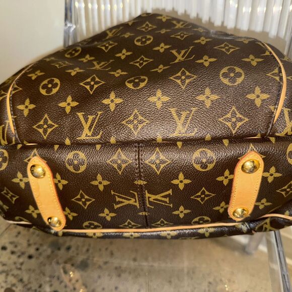 Louis Vuitton Galliera GM Monogram Shoulder Bag - Picture 9 of 11